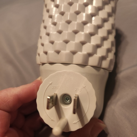 Scentsy wall plug - Picture 3 of 3